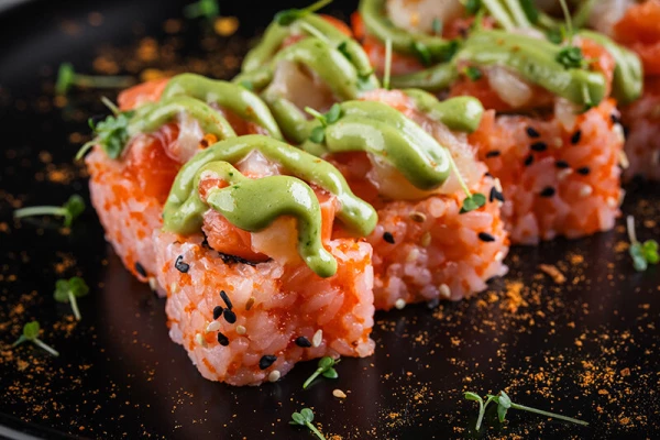 Ролл Тар-тар Гребешок Лосось