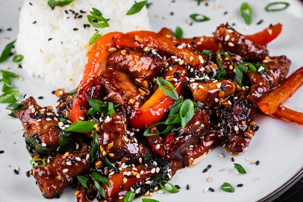 Цыпленок кунг Пао с рисом