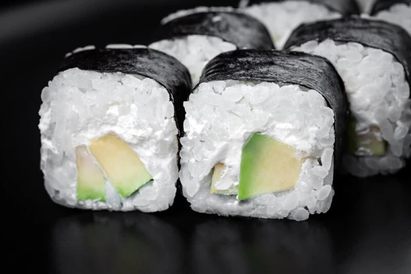 Авокадо маки с сыром