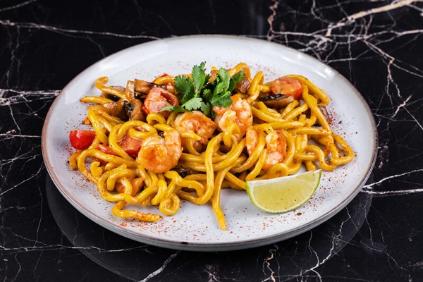 Удон с креветкой в соусе Том Ям 