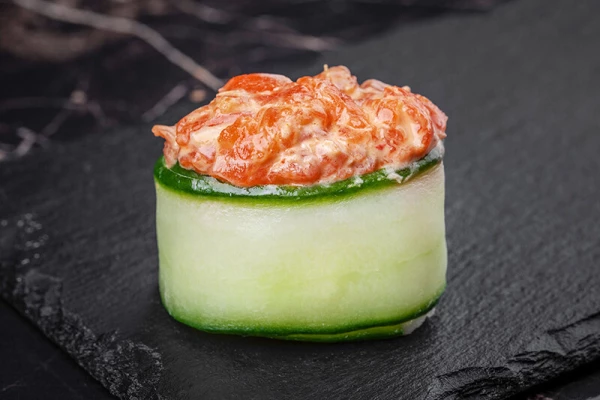 Спайс гункан с лососем 