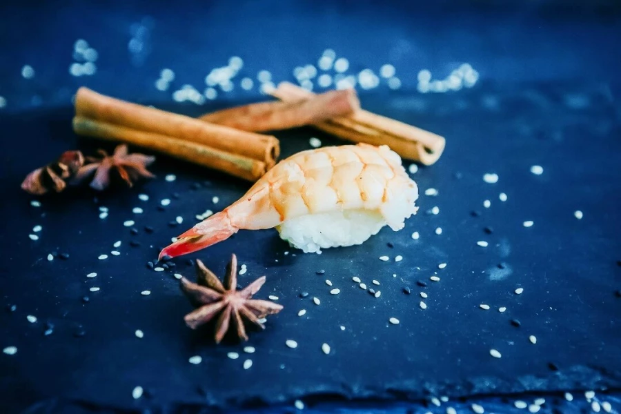 Суши с креветкой