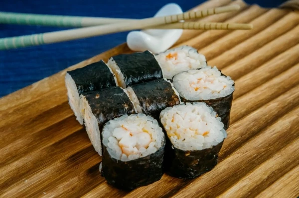 Ролл с креветкой