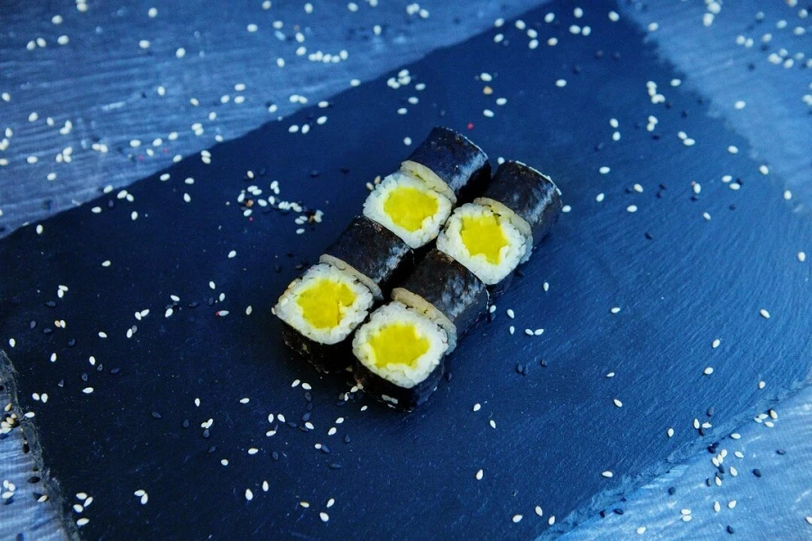 Ролл с такуаном