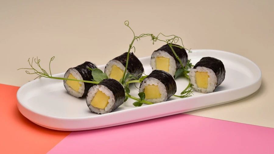 Ролл Маки с манго