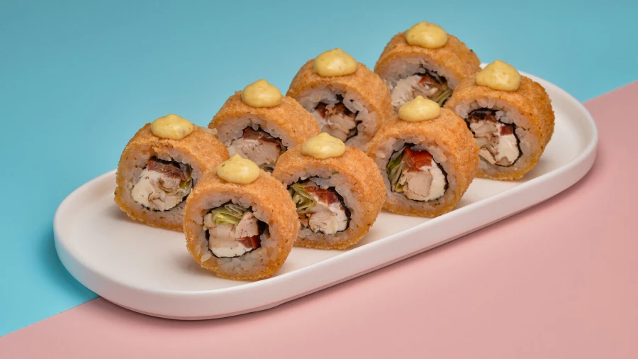 Ролл темпура Цезарь с курицей