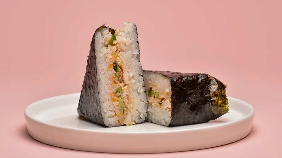 Онигири с говядиной спайси