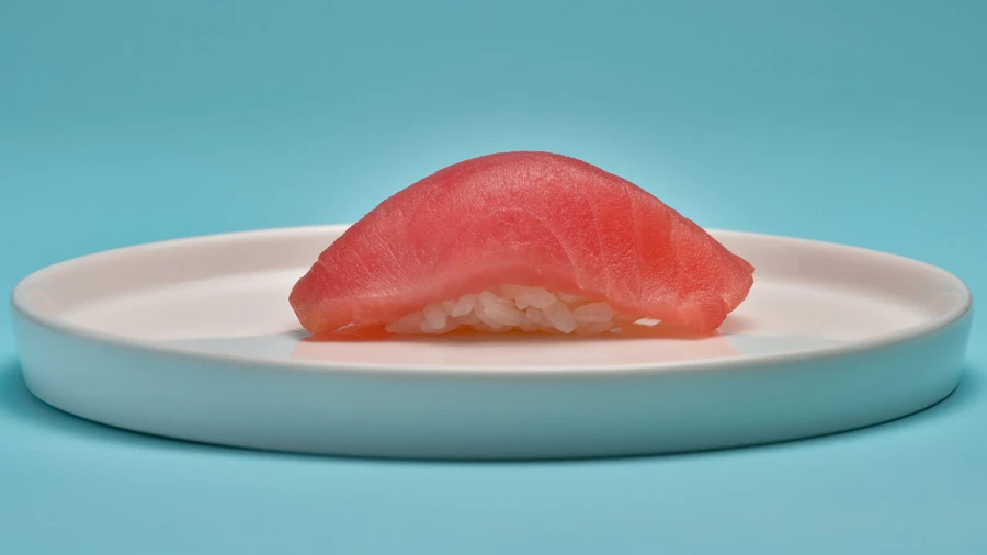 Суши с тунцом