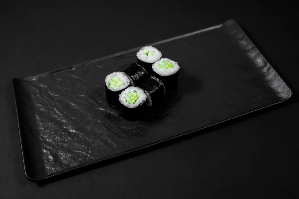 Ролл маки с огурцом