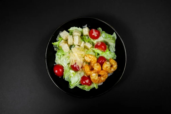Салат цезарь с креветкой