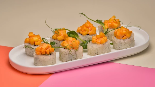 Ролл тар-тар с манго