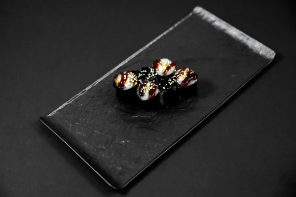 Ролл маки с угрем