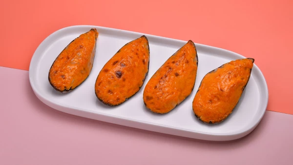 Запеченные мидии  под соусом спайси