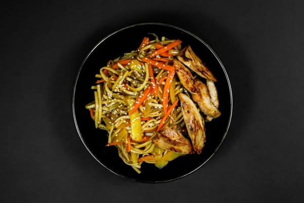 Удон с курицей