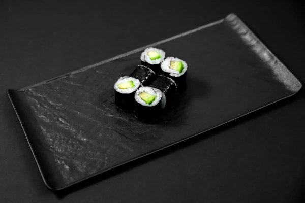 Ролл маки с авокадо