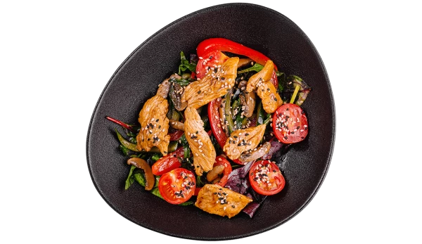 Salata calda cu carne de pui