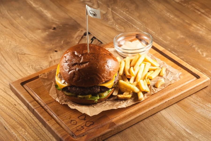 Фирменный бургер Киш-Миш"