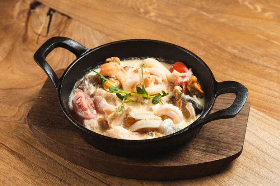 Морепродукты в сливочном соусе