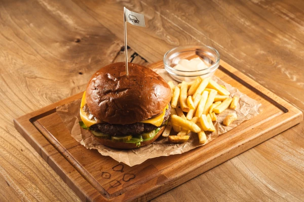 Фирменный бургер Киш-Миш"