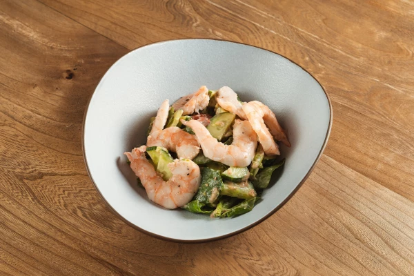 Салат с креветками и авокадо