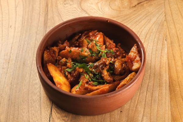 Чашушули с лисичками с картофелем по-деревенски