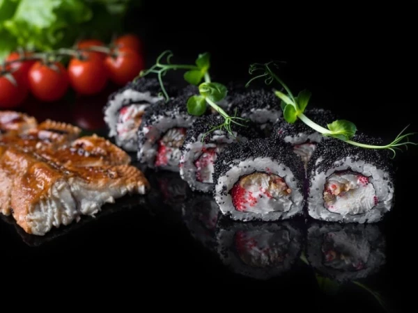 Ролл с угрём