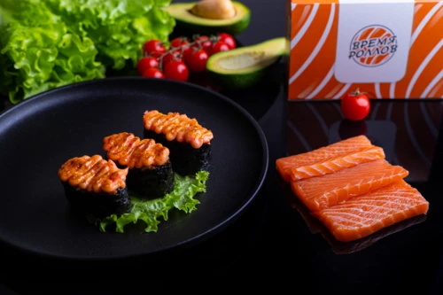 Гункан Лосось спайси