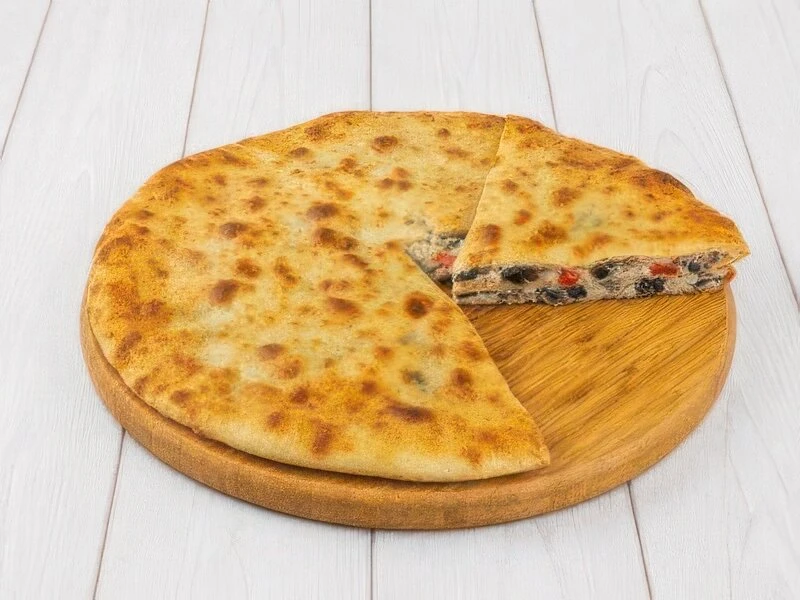Пирог с мясом, томатами и сыром 600г