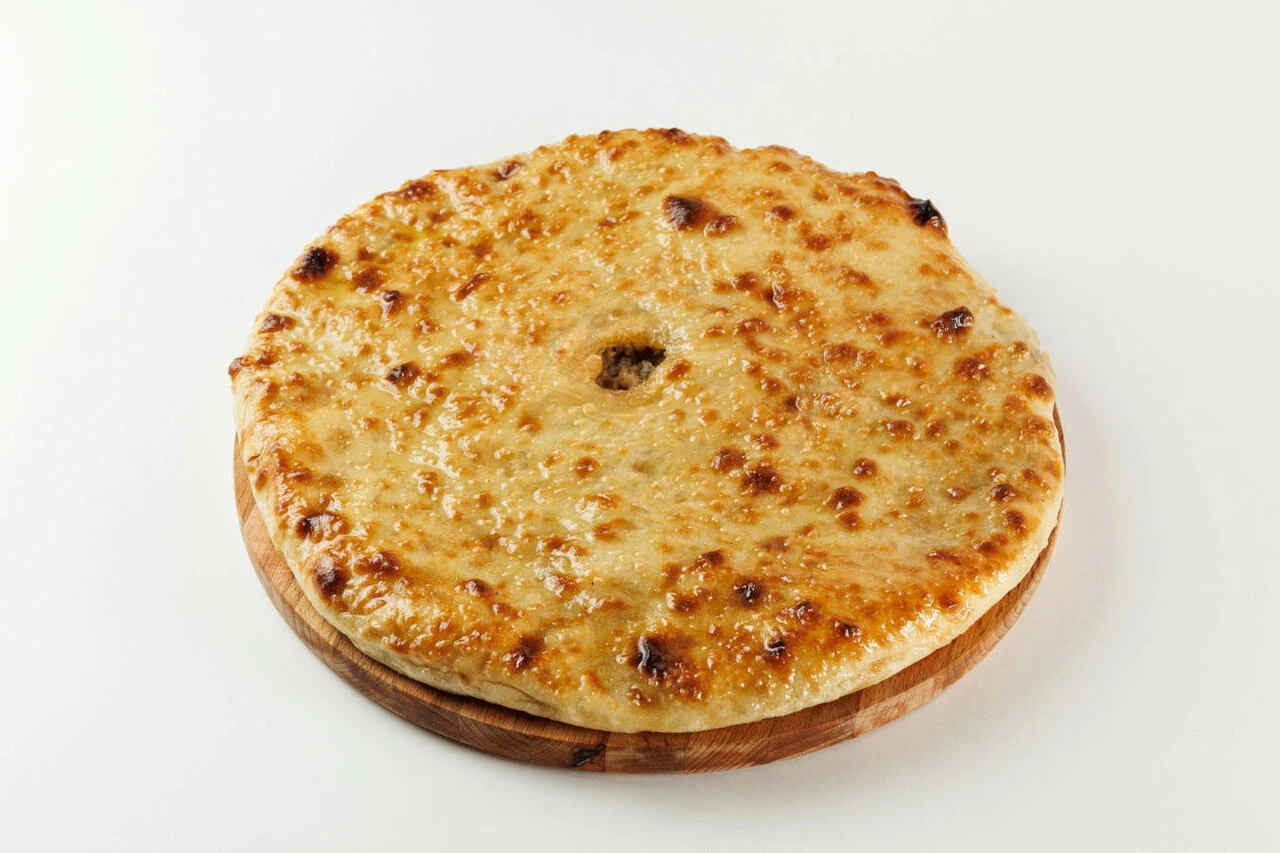 Пирог с сёмгой, сыром и зеленью 600г
