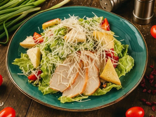Салат Цезарь с куриным филе