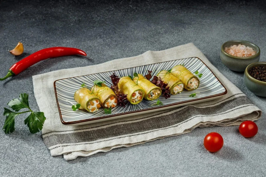 Рулетики из кабачков с креветкой