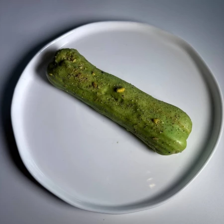 Эклер фисташковый