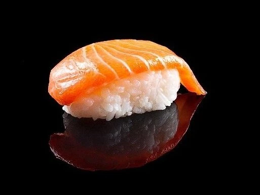 суши с лососем