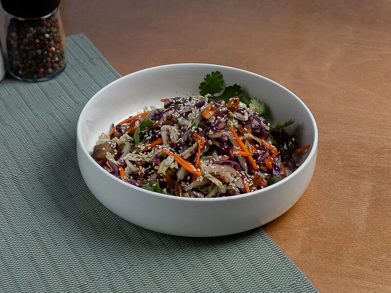 Китайский домашний салат с древесными грибами 