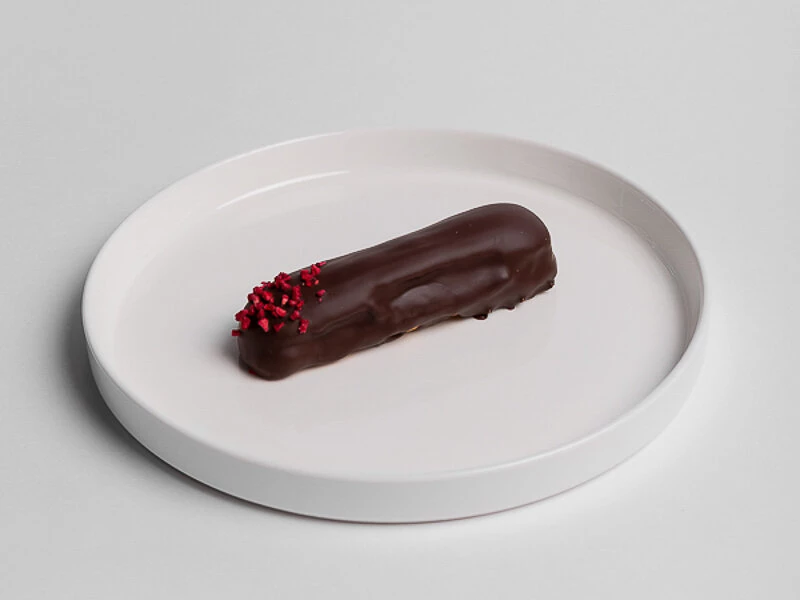 Эклер шоколадный