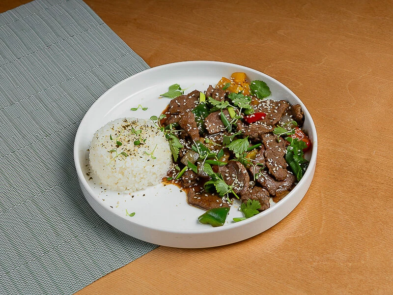 Говядина в устричном соусе с рисом