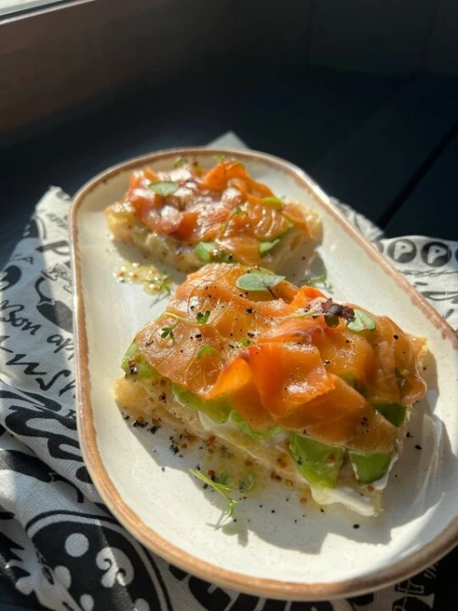 Брускетта с семгой