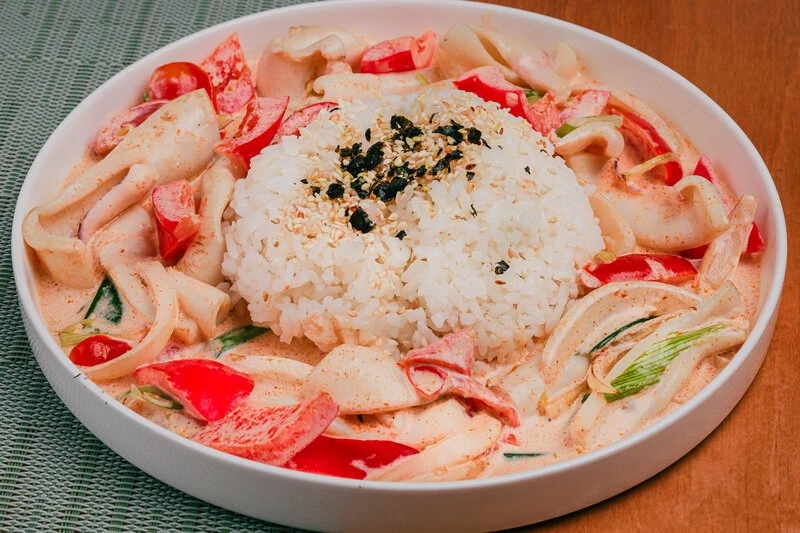 Кальмары том ям с рисом