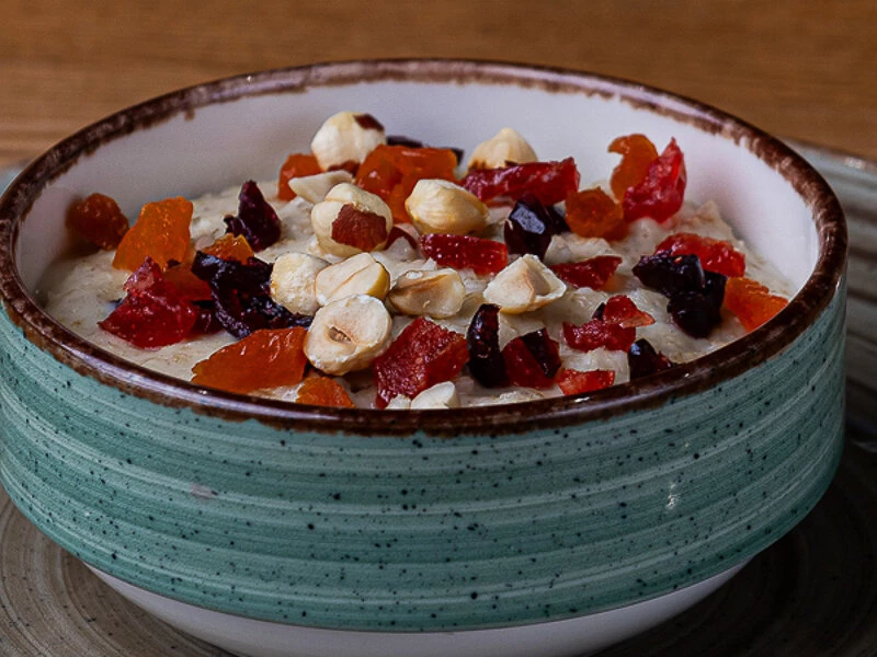 Овсяная каша с сухофруктами