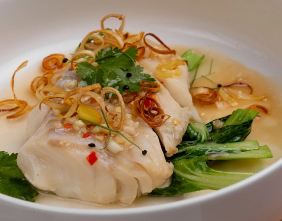 Паровая треска с пак -чой с соусом лайм-лемонграсс