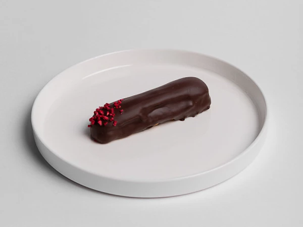 Эклер шоколадный