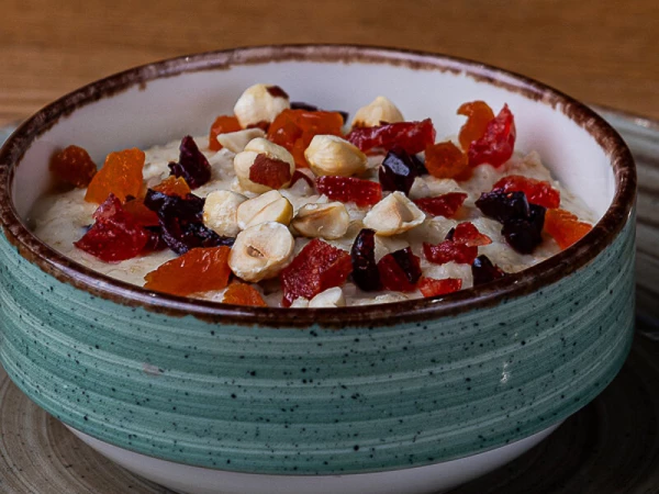 Овсяная каша с сухофруктами