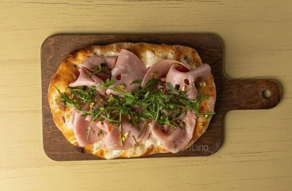 Пицца с мортаделлой