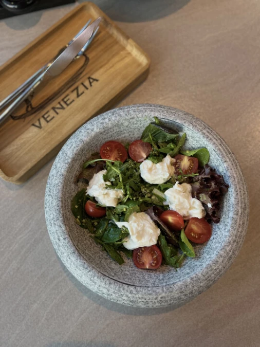 Салат со страчетелоой