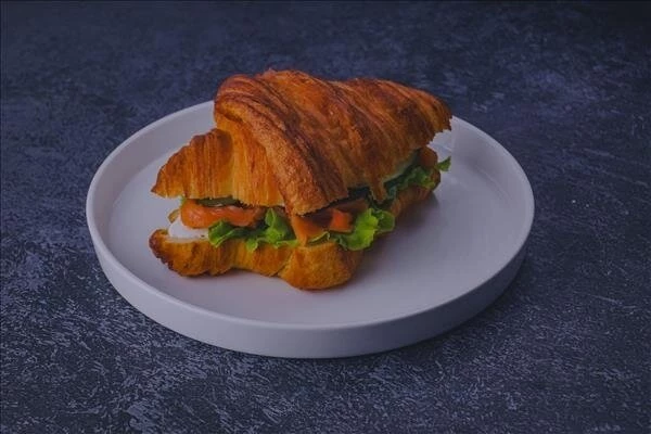 Сендвич с лососем классика