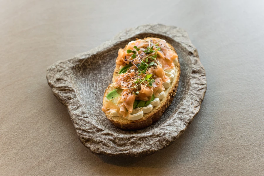 Брускетта с лососем