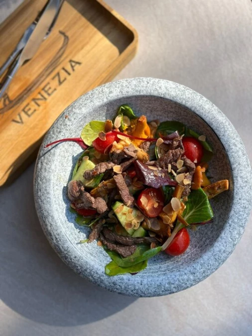 Салат с вешенками