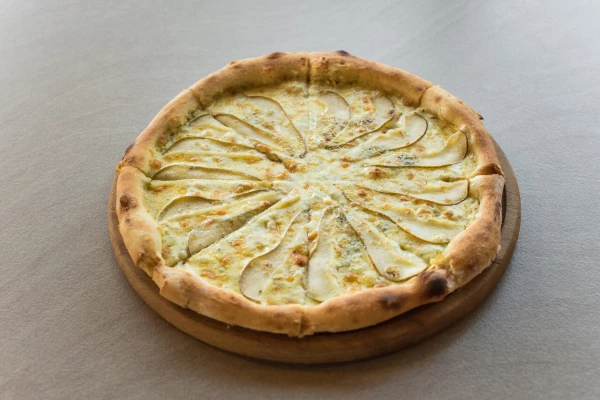 Пицца груша сыр с плесенью