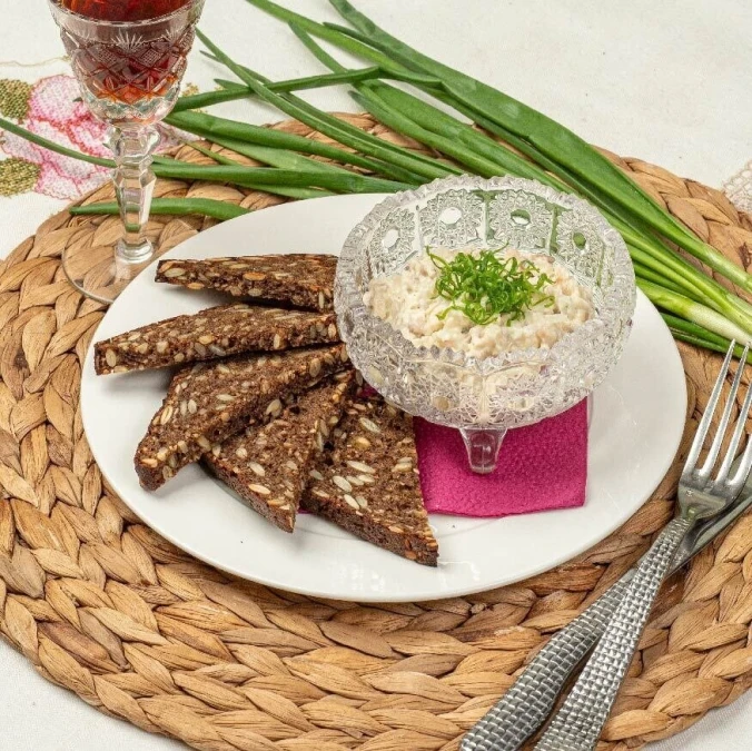 Форшмак с ржаными гренками