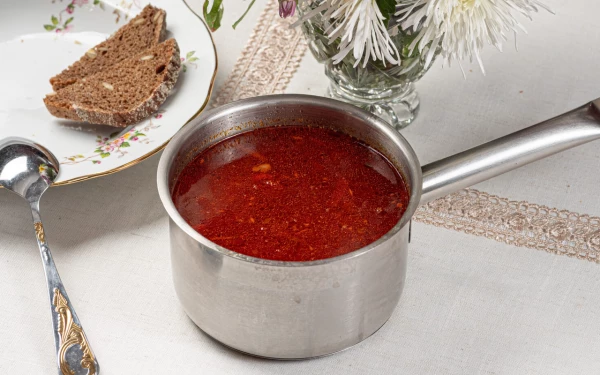 Борщ с говяжьей грудинкой, со сметаной